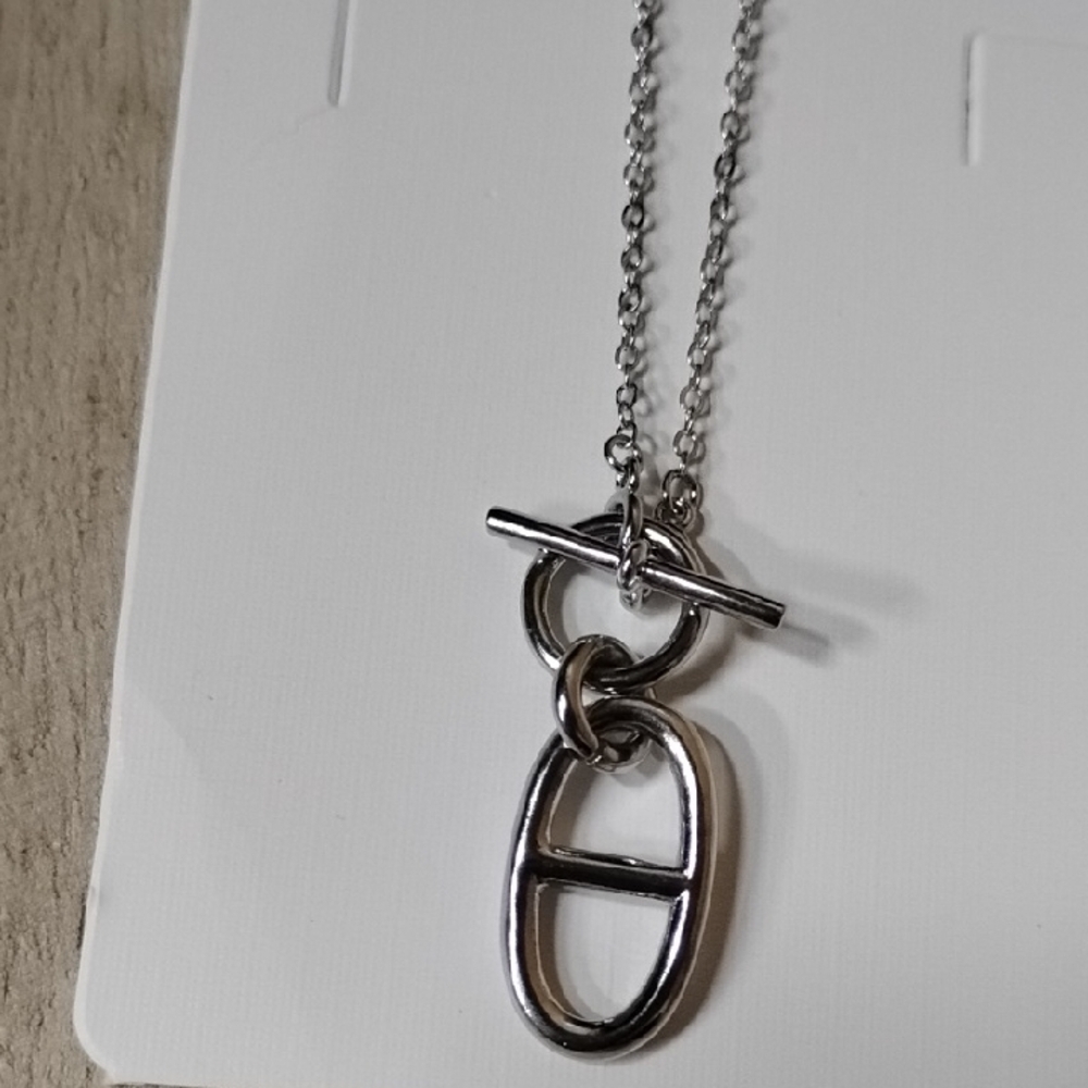 Silver Tone Pendant Necklace